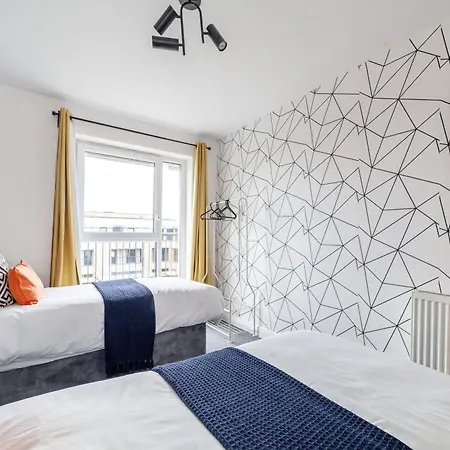 Top-Rated Family Penthouse - King Size Bed & Free Parking Romford Exterior photo