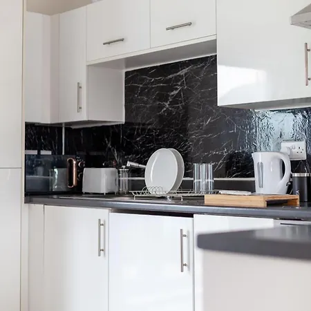 Top-Rated Family Penthouse - King Size Bed & Free Parking Romford Exterior photo