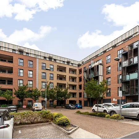 Top-Rated Family Penthouse - King Size Bed & Free Parking Romford Exterior photo