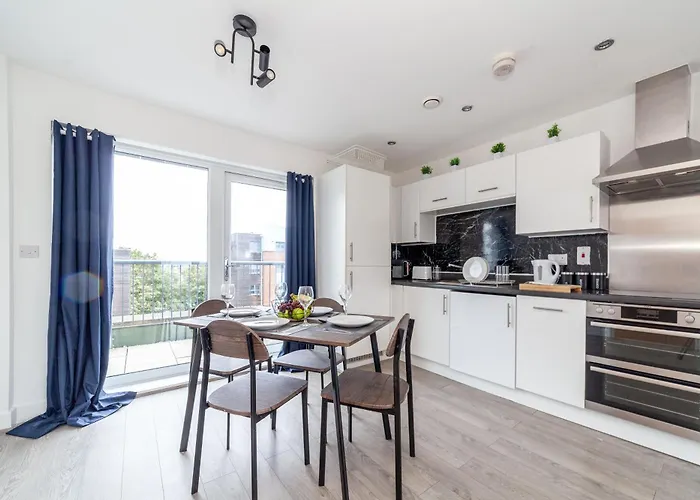 Top-Rated Family Penthouse - King Size Bed & Free Parking