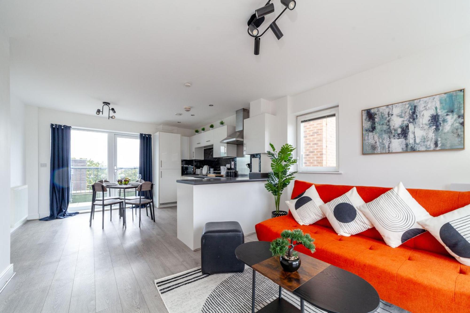 Top-rated Family Penthouse - King Size Bed & Free Parking Romford